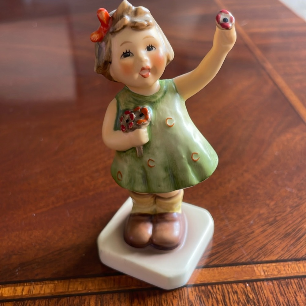 Goebel Hummel #793 "Forever Yours."